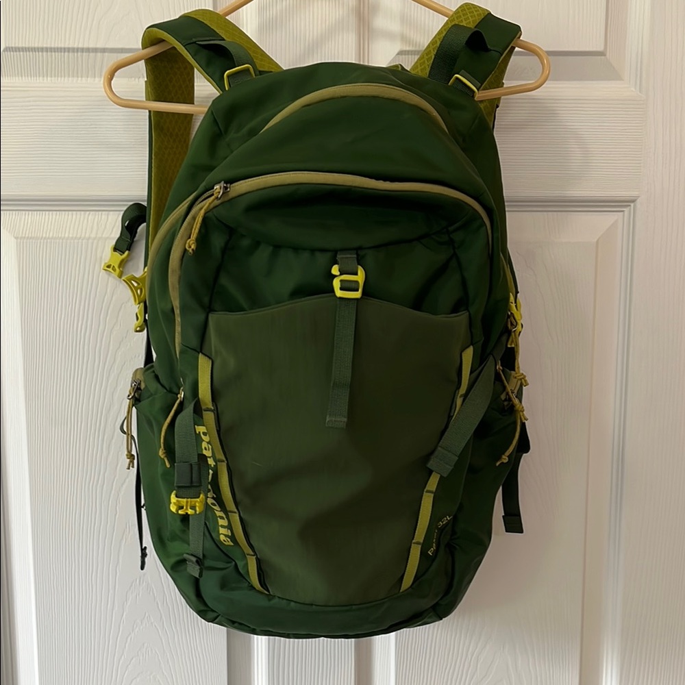 COPY - Patagonia Paxat 32L Forest Green Backpack